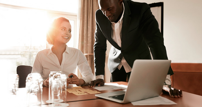 Lo que no le debe faltar a un viajero de negocios